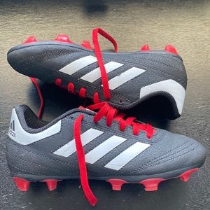Boys size 1.5 adidas soccer cleats